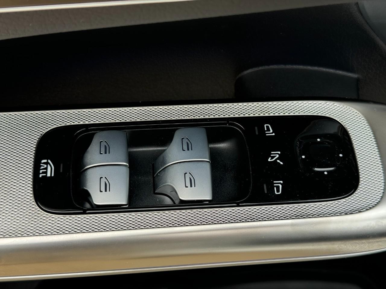 Mercedes-Benz CLE Vehicle Full-screen Gallery Image 23