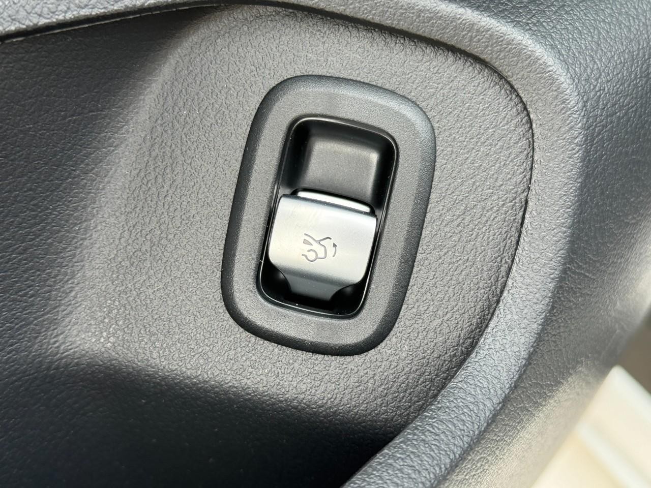 Mercedes-Benz CLE Vehicle Full-screen Gallery Image 25