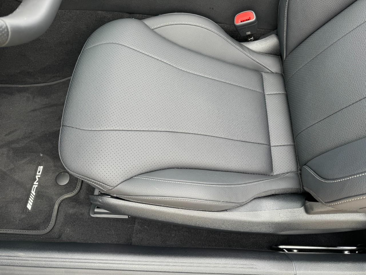 Mercedes-Benz CLE Vehicle Full-screen Gallery Image 27