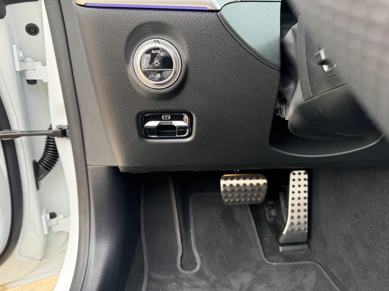 Mercedes-Benz CLE Vehicle Full-screen Gallery Image 28