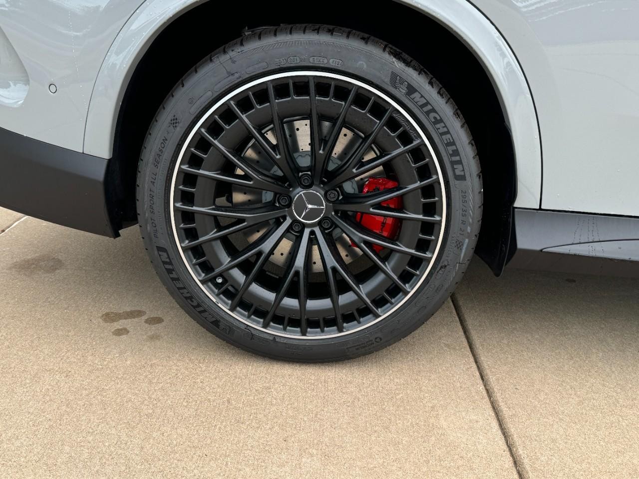 Mercedes-Benz GLC Vehicle Full-screen Gallery Image 5