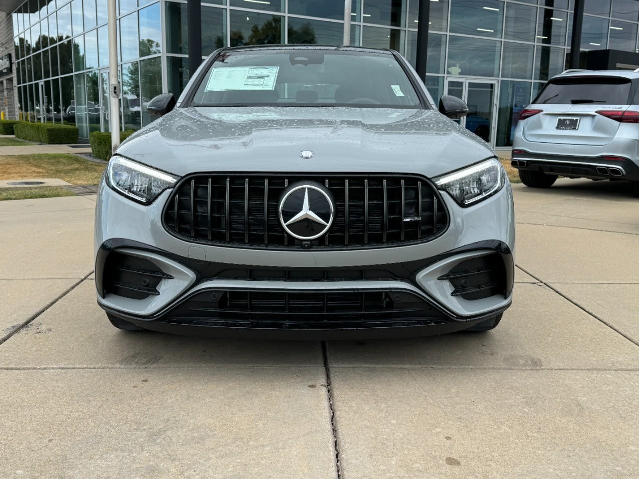 Mercedes-Benz GLC Vehicle Full-screen Gallery Image 7