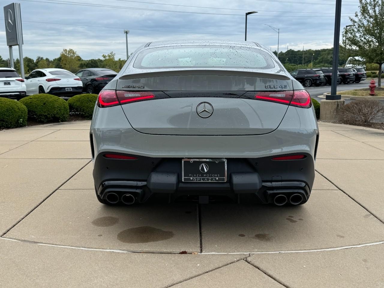 Mercedes-Benz GLC Vehicle Full-screen Gallery Image 9