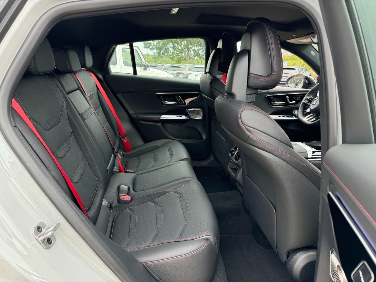 Mercedes-Benz GLC Vehicle Full-screen Gallery Image 10