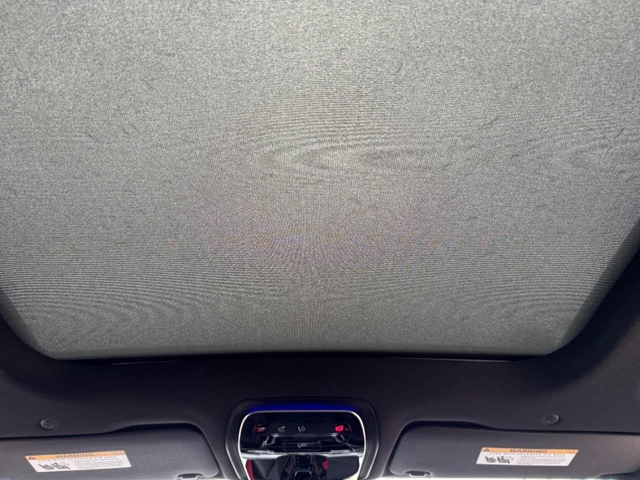 Mercedes-Benz GLC Vehicle Full-screen Gallery Image 11