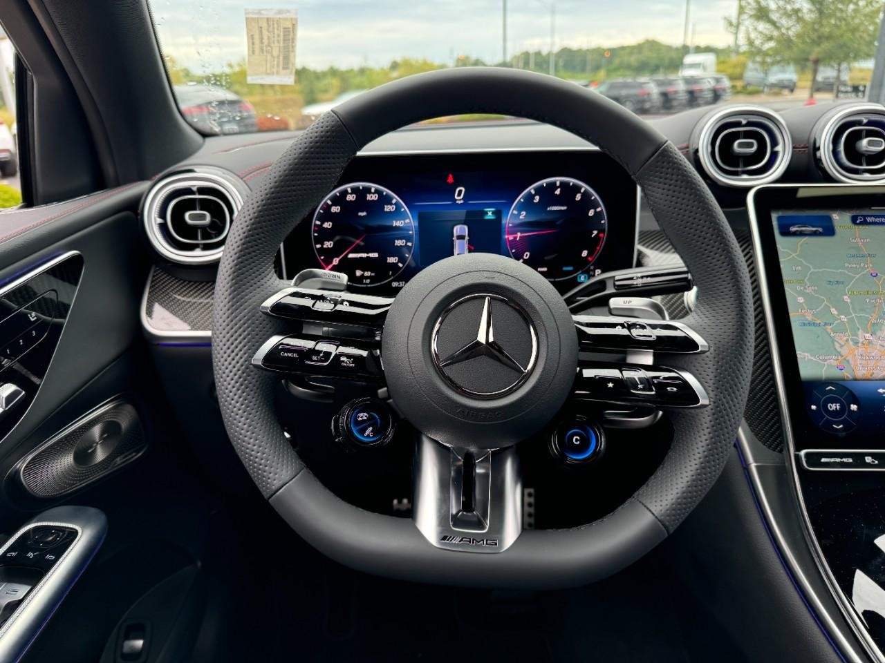 Mercedes-Benz GLC Vehicle Full-screen Gallery Image 13