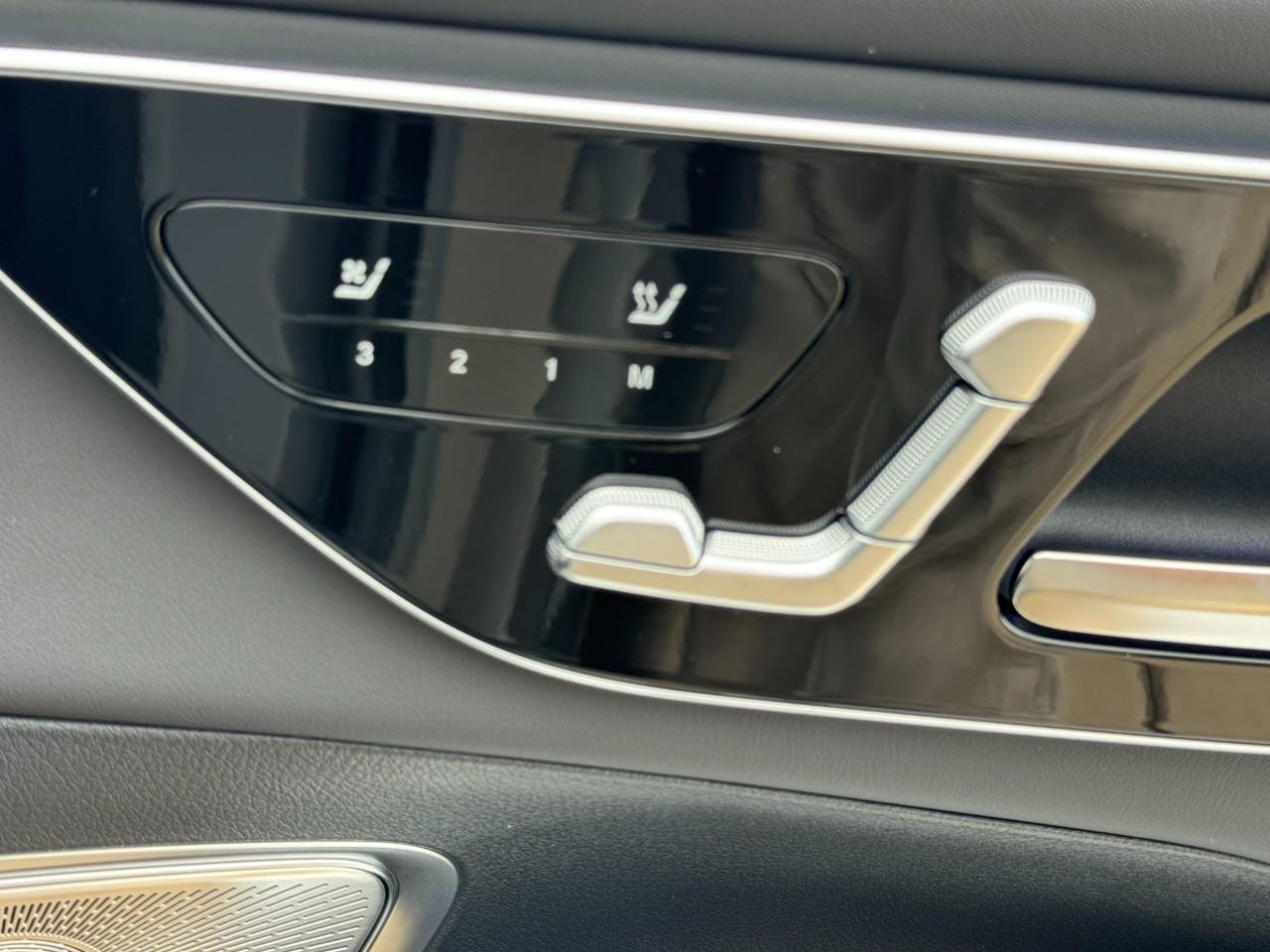 Mercedes-Benz GLC Vehicle Full-screen Gallery Image 20