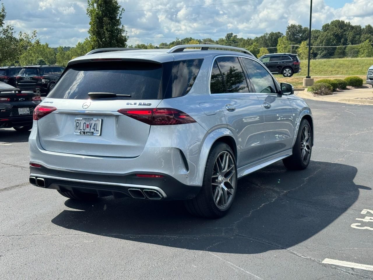 Mercedes-Benz GLE Vehicle Full-screen Gallery Image 5