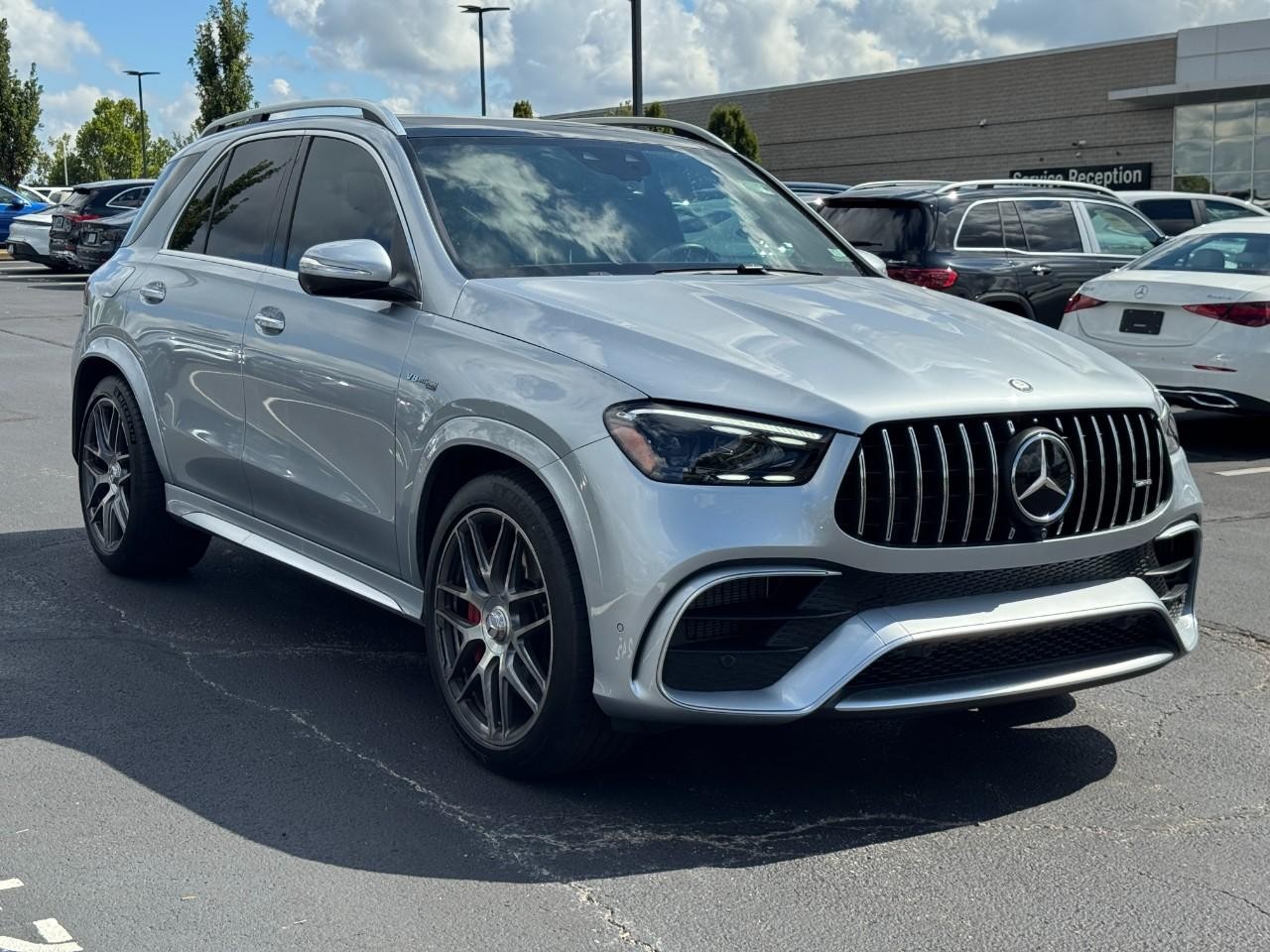 Mercedes-Benz GLE Vehicle Full-screen Gallery Image 7