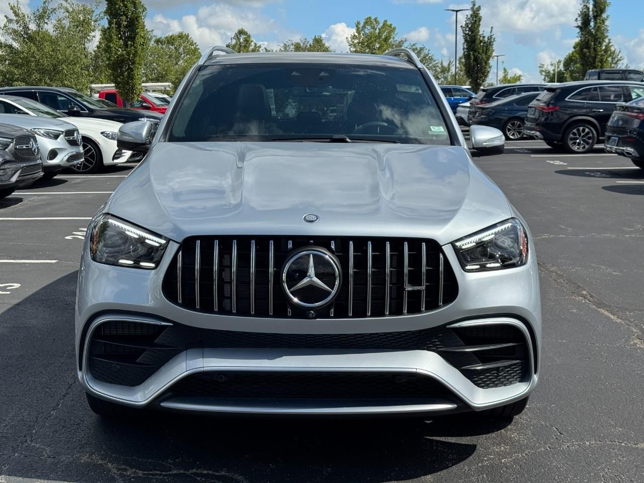 Mercedes-Benz GLE Vehicle Full-screen Gallery Image 8
