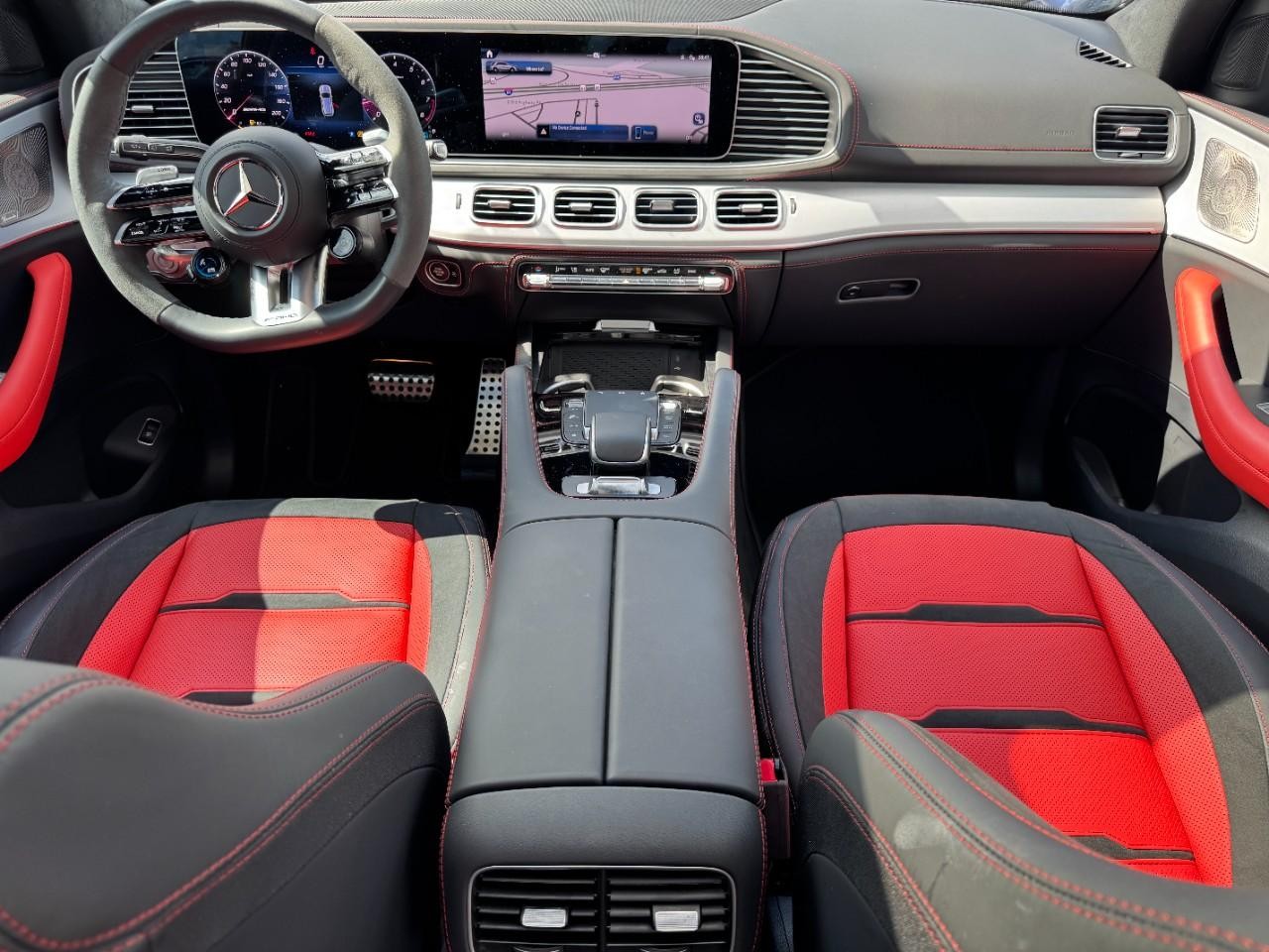 Mercedes-Benz GLE Vehicle Full-screen Gallery Image 13