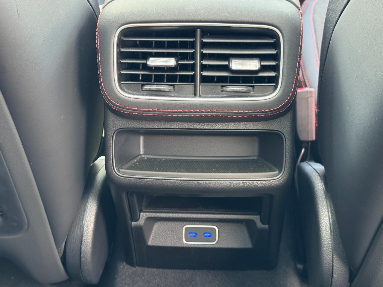 Mercedes-Benz GLE Vehicle Full-screen Gallery Image 18