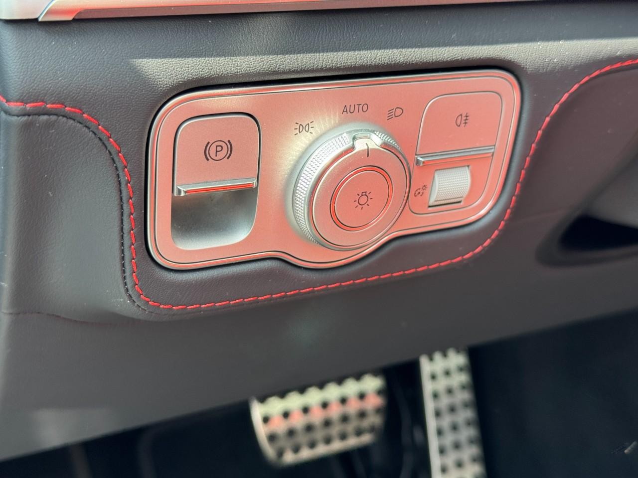 Mercedes-Benz GLE Vehicle Full-screen Gallery Image 19