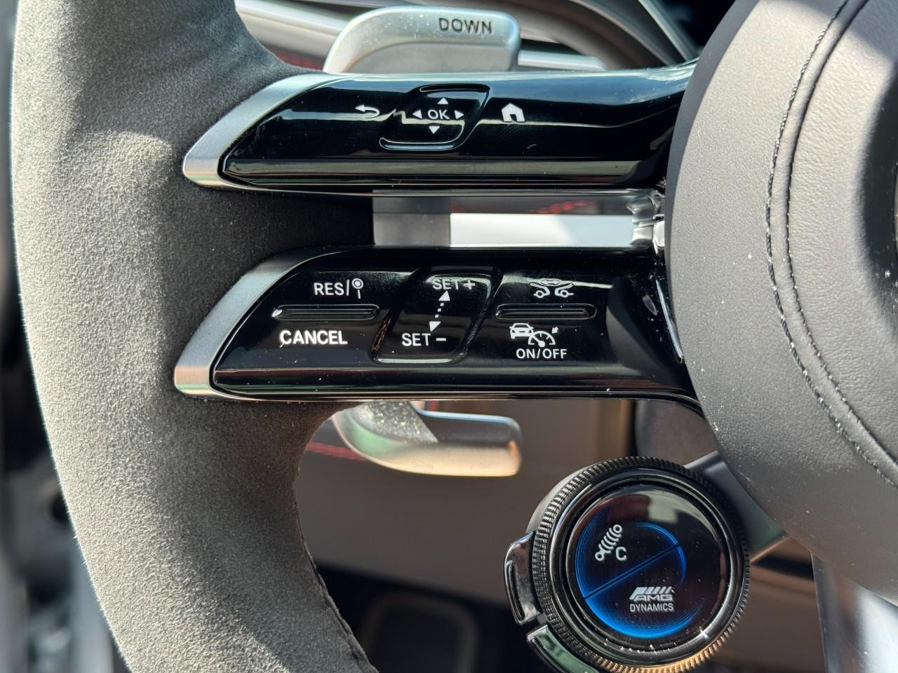 Mercedes-Benz GLE Vehicle Full-screen Gallery Image 20