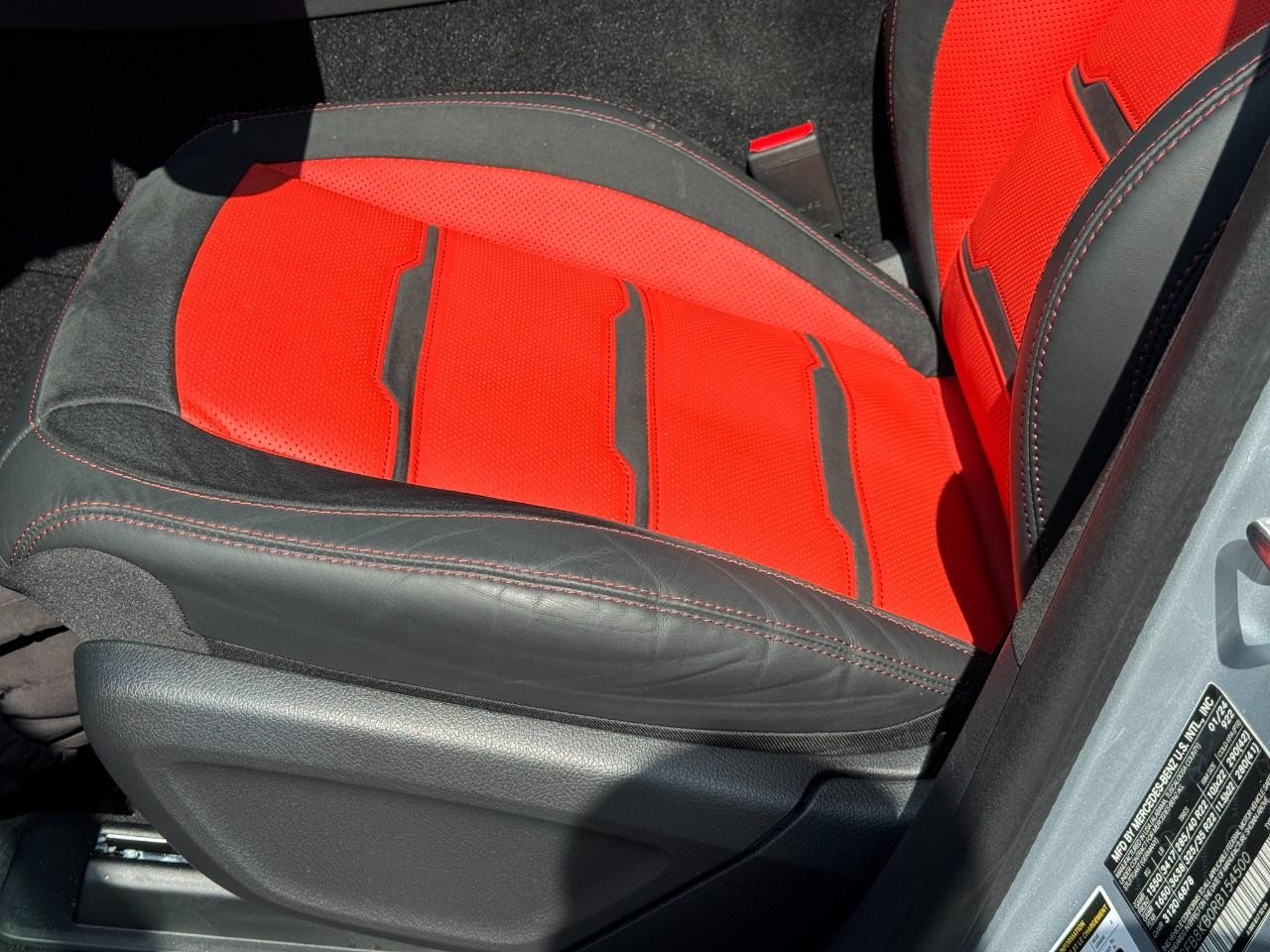 Mercedes-Benz GLE Vehicle Full-screen Gallery Image 30