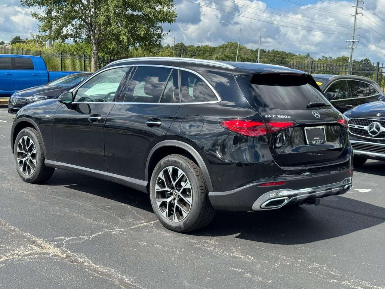 Mercedes-Benz GLC Vehicle Full-screen Gallery Image 3