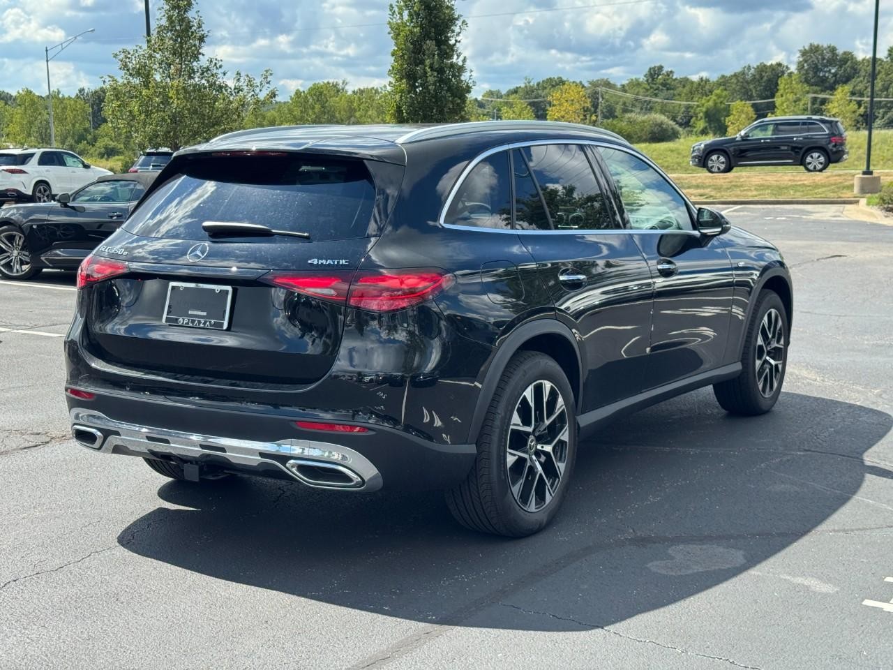 Mercedes-Benz GLC Vehicle Full-screen Gallery Image 5
