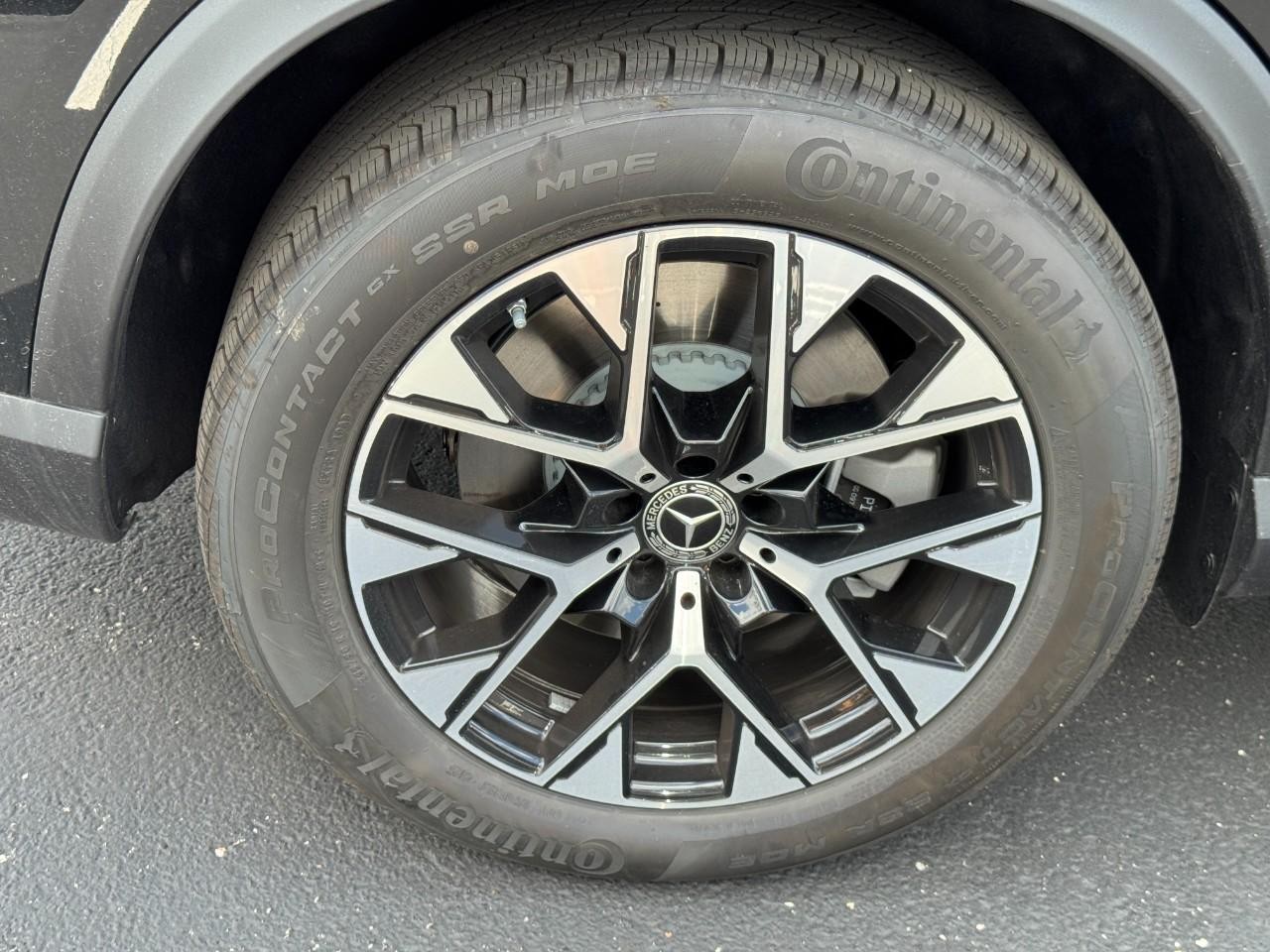 Mercedes-Benz GLC Vehicle Full-screen Gallery Image 6