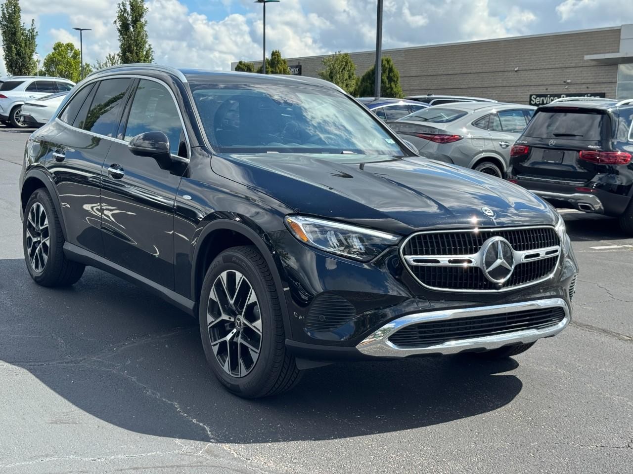 Mercedes-Benz GLC Vehicle Full-screen Gallery Image 7