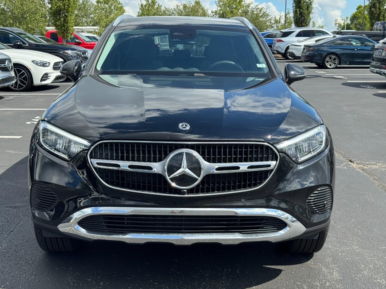 Mercedes-Benz GLC Vehicle Full-screen Gallery Image 8