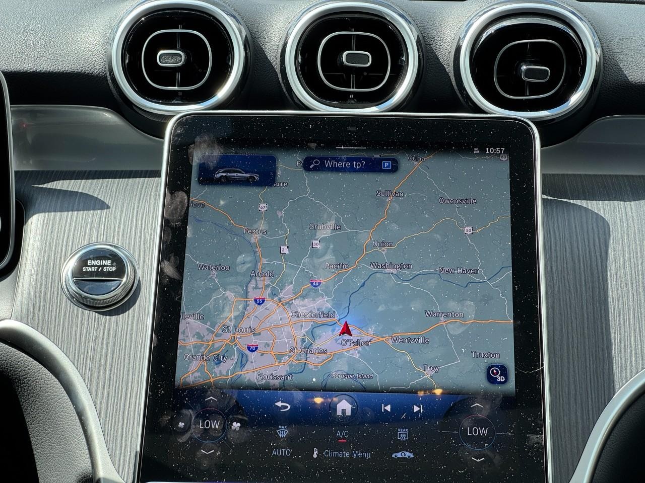 Mercedes-Benz GLC Vehicle Full-screen Gallery Image 15