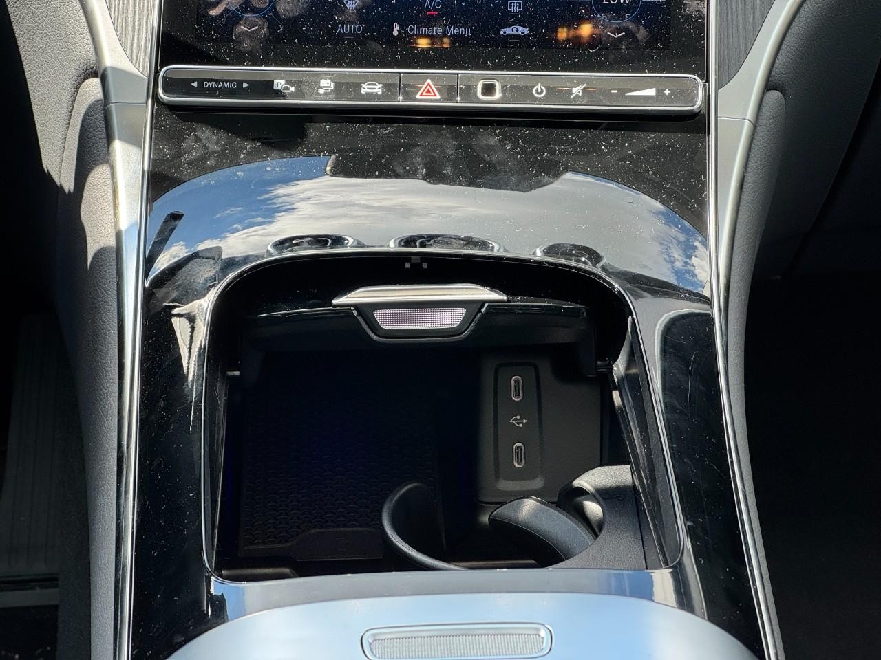 Mercedes-Benz GLC Vehicle Full-screen Gallery Image 16