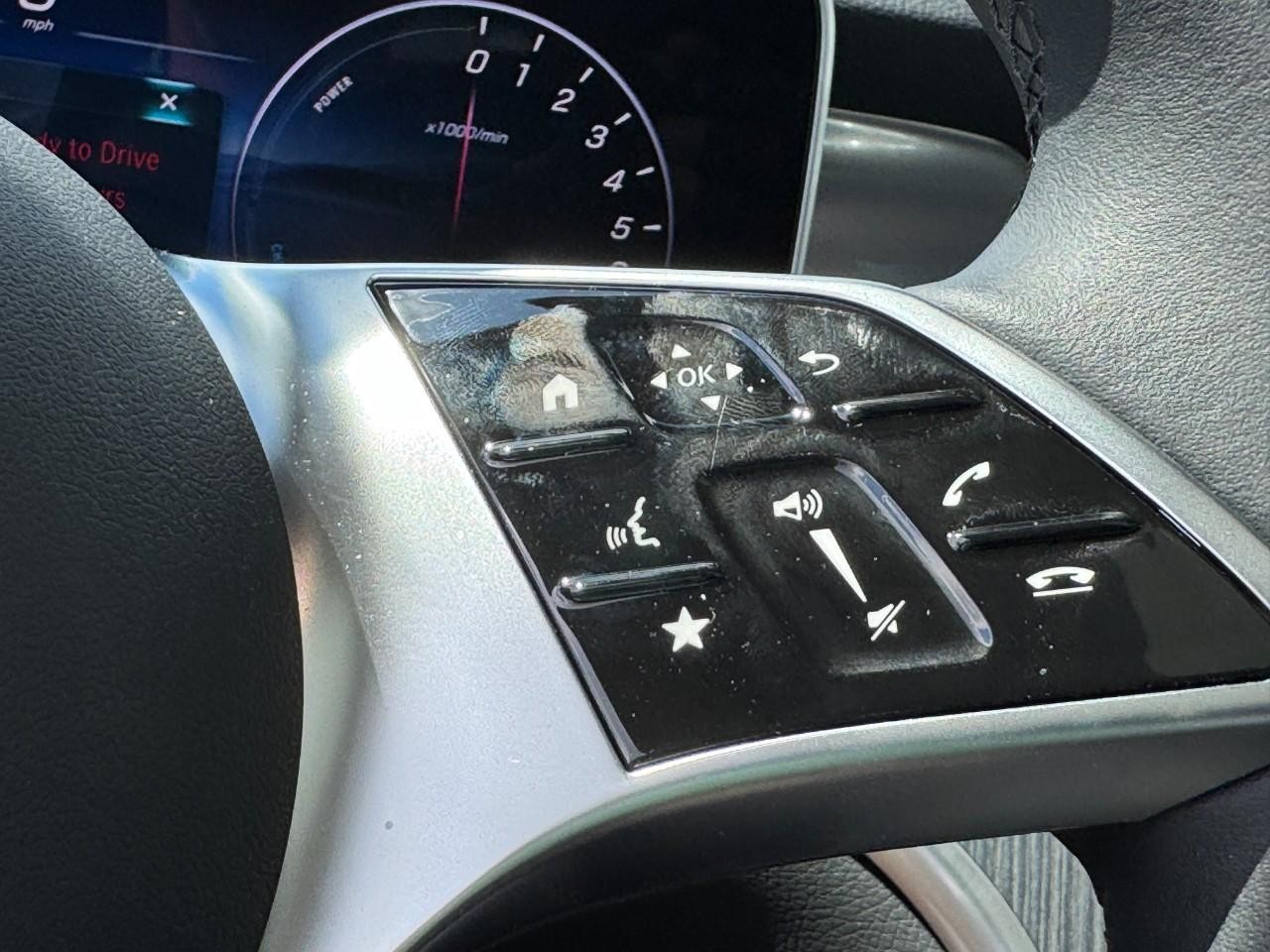 Mercedes-Benz GLC Vehicle Full-screen Gallery Image 20