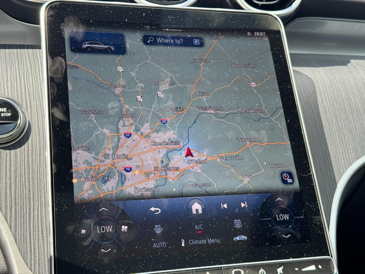 Mercedes-Benz GLC Vehicle Full-screen Gallery Image 22