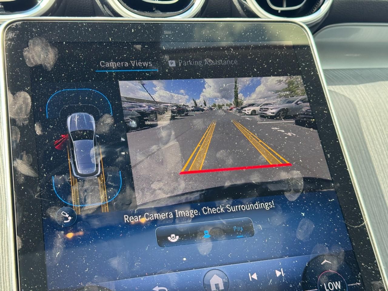 Mercedes-Benz GLC Vehicle Full-screen Gallery Image 23