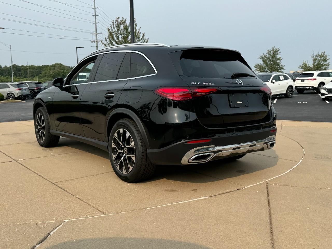 Mercedes-Benz GLC Vehicle Full-screen Gallery Image 3