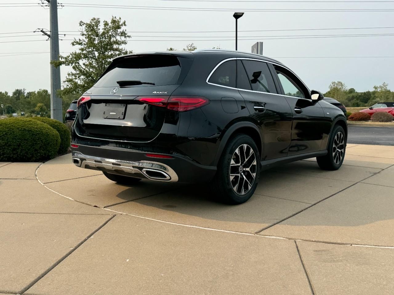 Mercedes-Benz GLC Vehicle Full-screen Gallery Image 4
