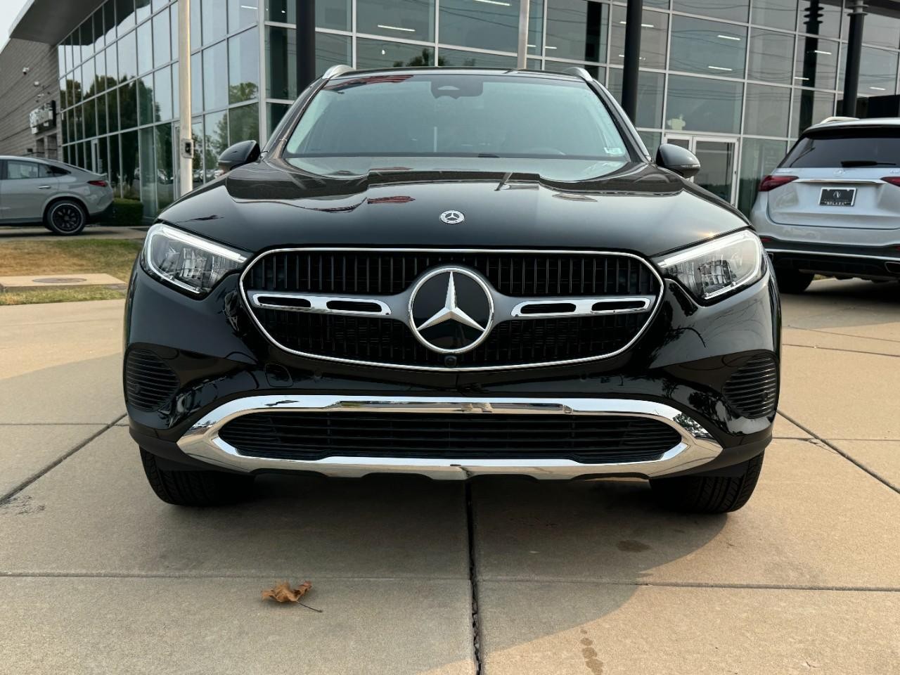 Mercedes-Benz GLC Vehicle Full-screen Gallery Image 7