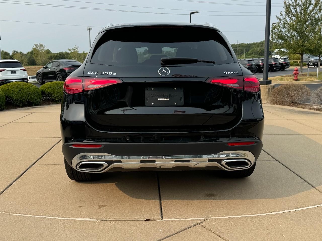 Mercedes-Benz GLC Vehicle Full-screen Gallery Image 9