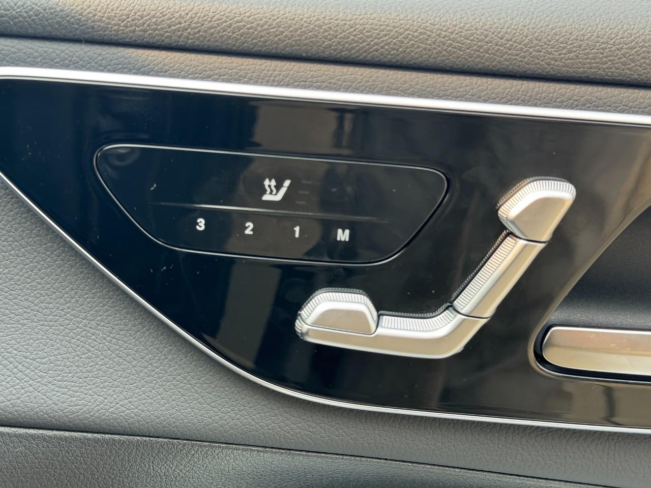 Mercedes-Benz GLC Vehicle Full-screen Gallery Image 19