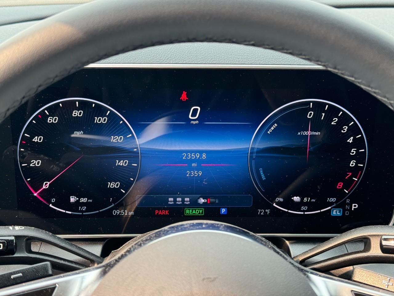 Mercedes-Benz GLC Vehicle Full-screen Gallery Image 32