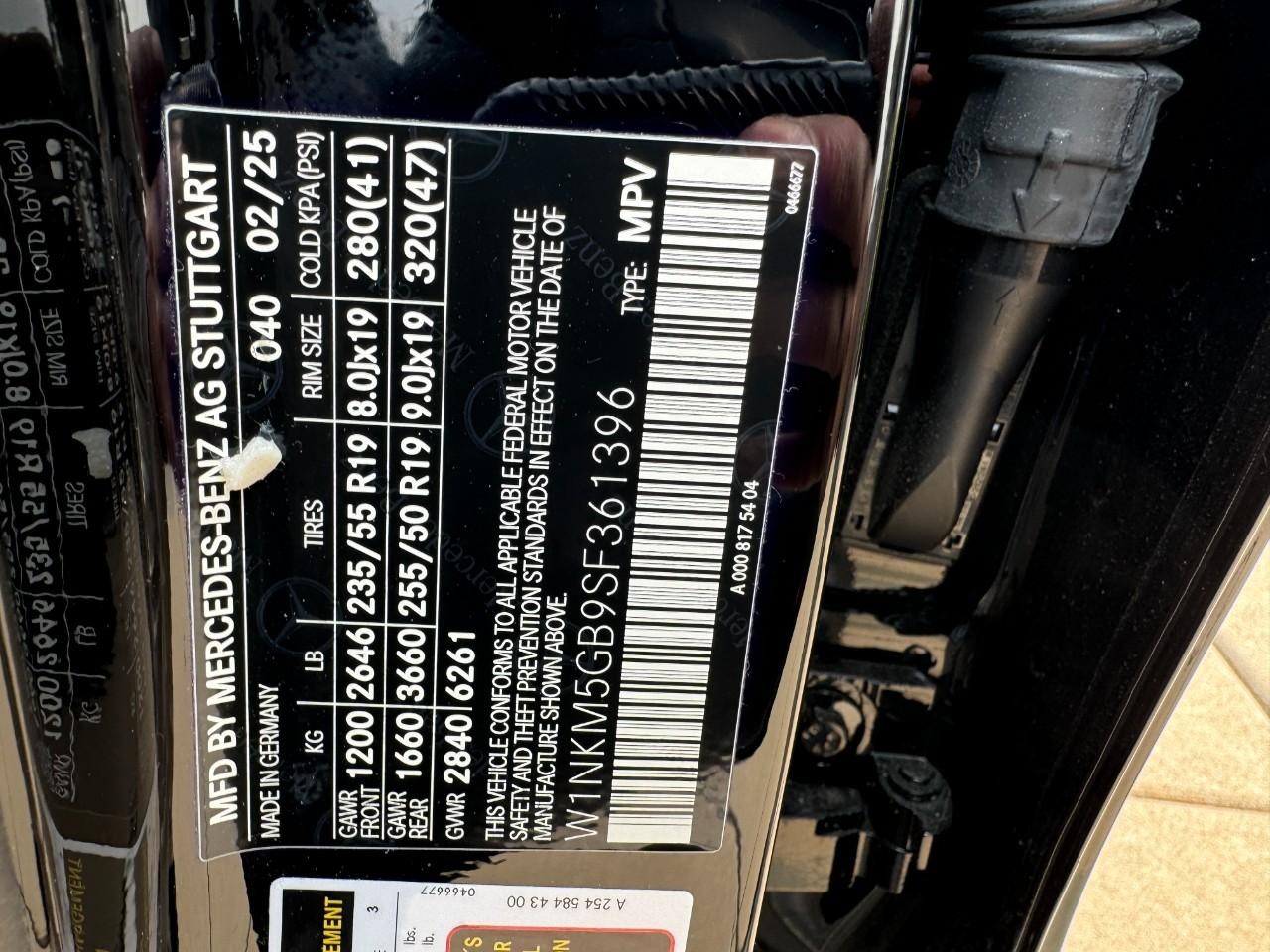 Mercedes-Benz GLC Vehicle Full-screen Gallery Image 35