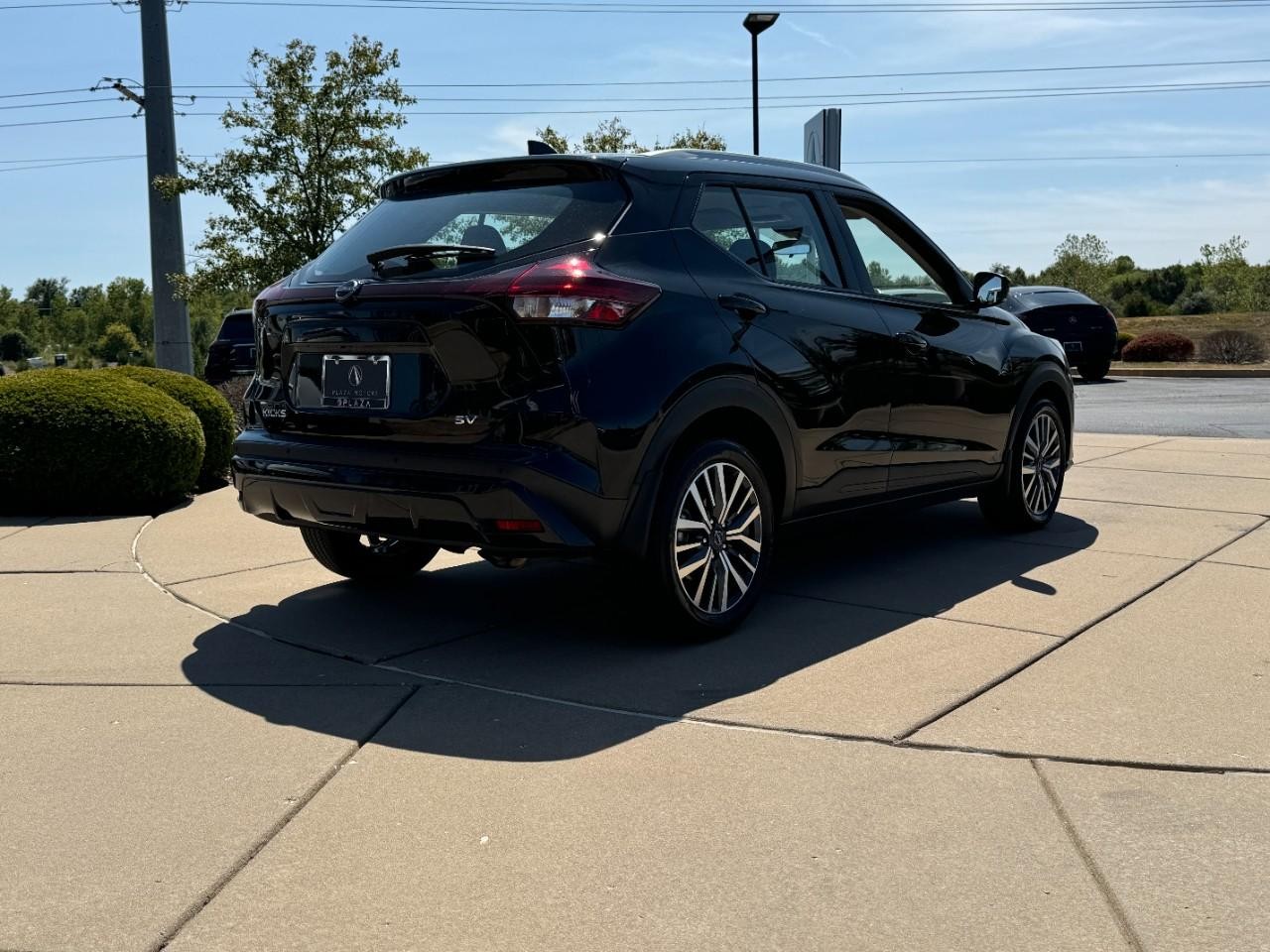 Nissan Kicks Vehicle Full-screen Gallery Image 4