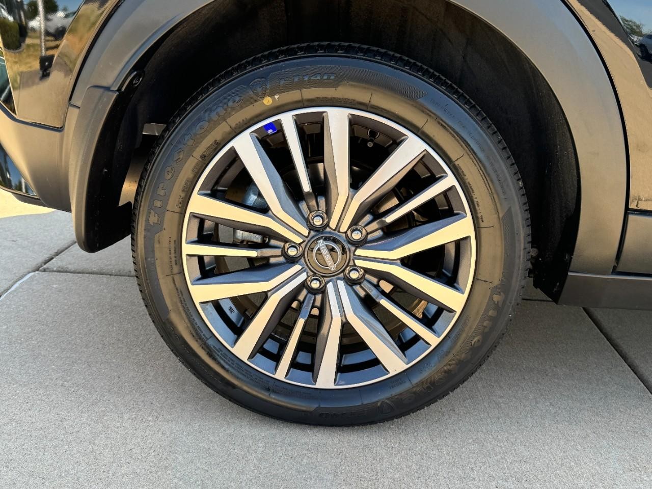 Nissan Kicks Vehicle Full-screen Gallery Image 5