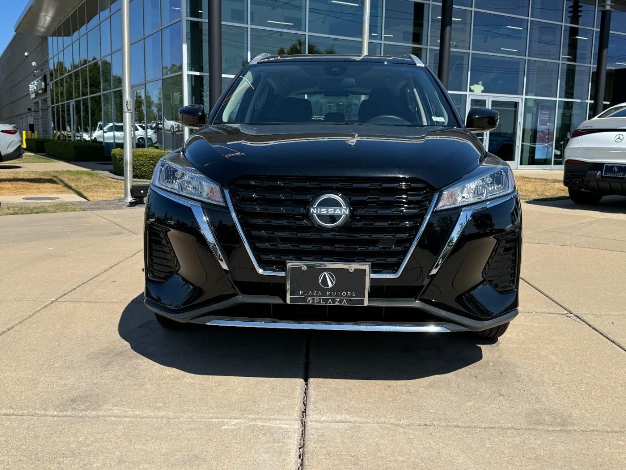 Nissan Kicks Vehicle Full-screen Gallery Image 7