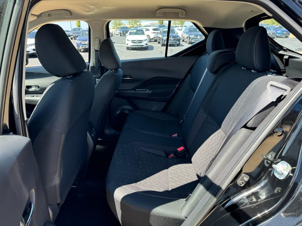 Nissan Kicks Vehicle Full-screen Gallery Image 8