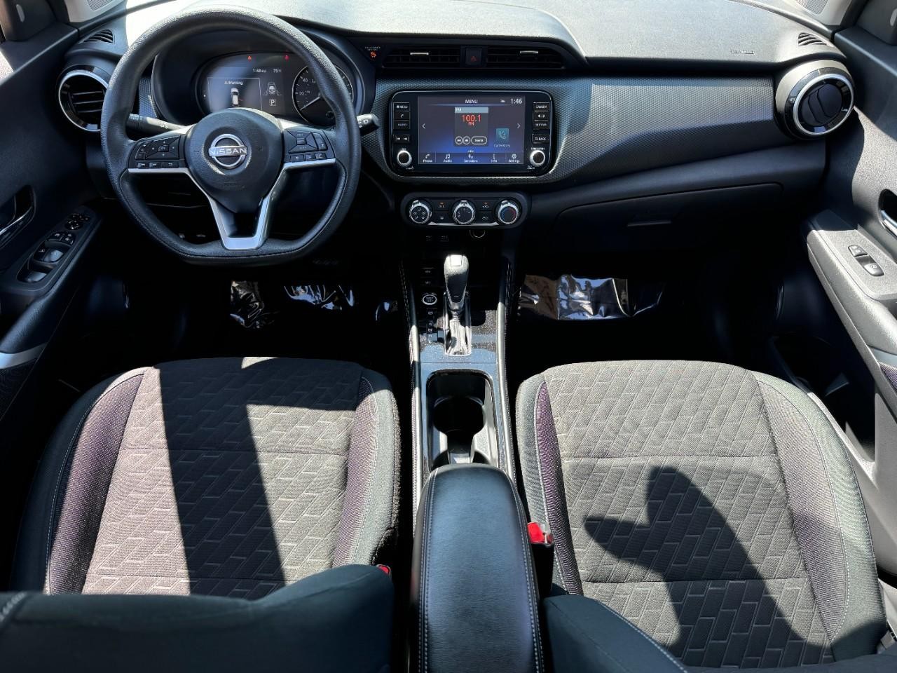 Nissan Kicks Vehicle Full-screen Gallery Image 11