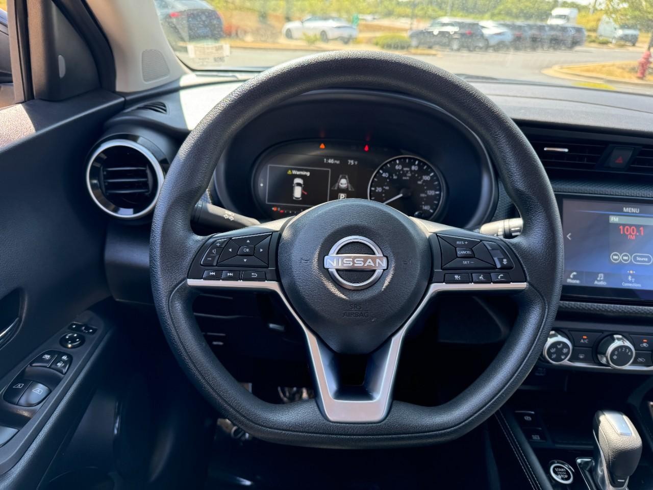 Nissan Kicks Vehicle Full-screen Gallery Image 12