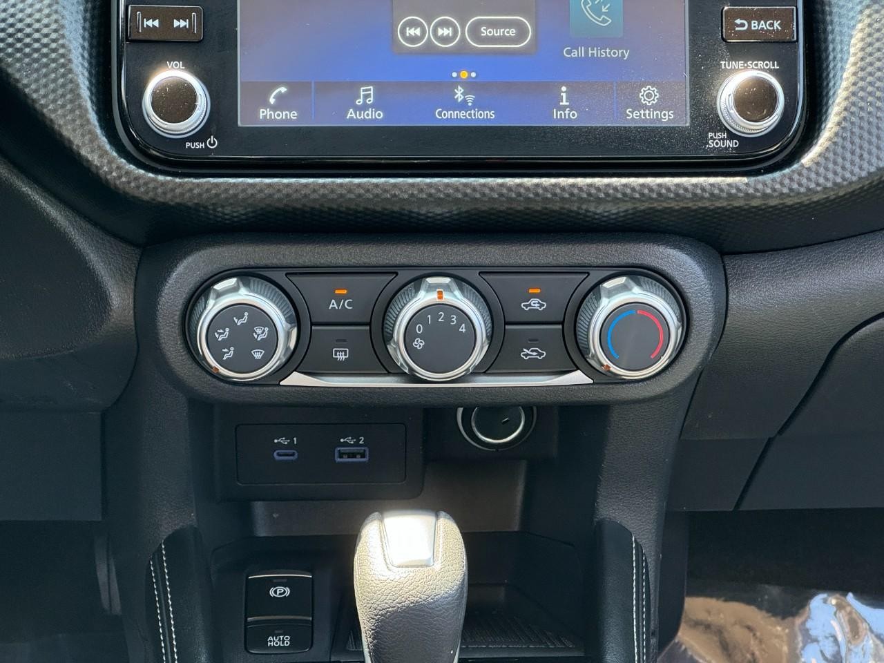 Nissan Kicks Vehicle Full-screen Gallery Image 14