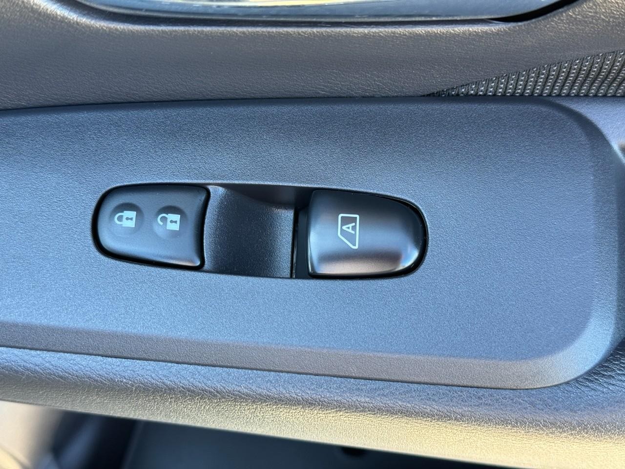 Nissan Kicks Vehicle Full-screen Gallery Image 20