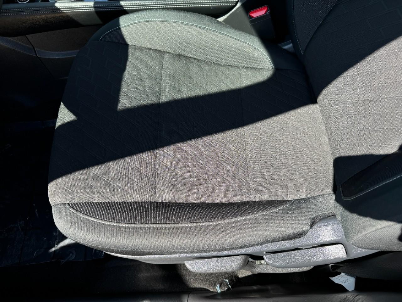 Nissan Kicks Vehicle Full-screen Gallery Image 23