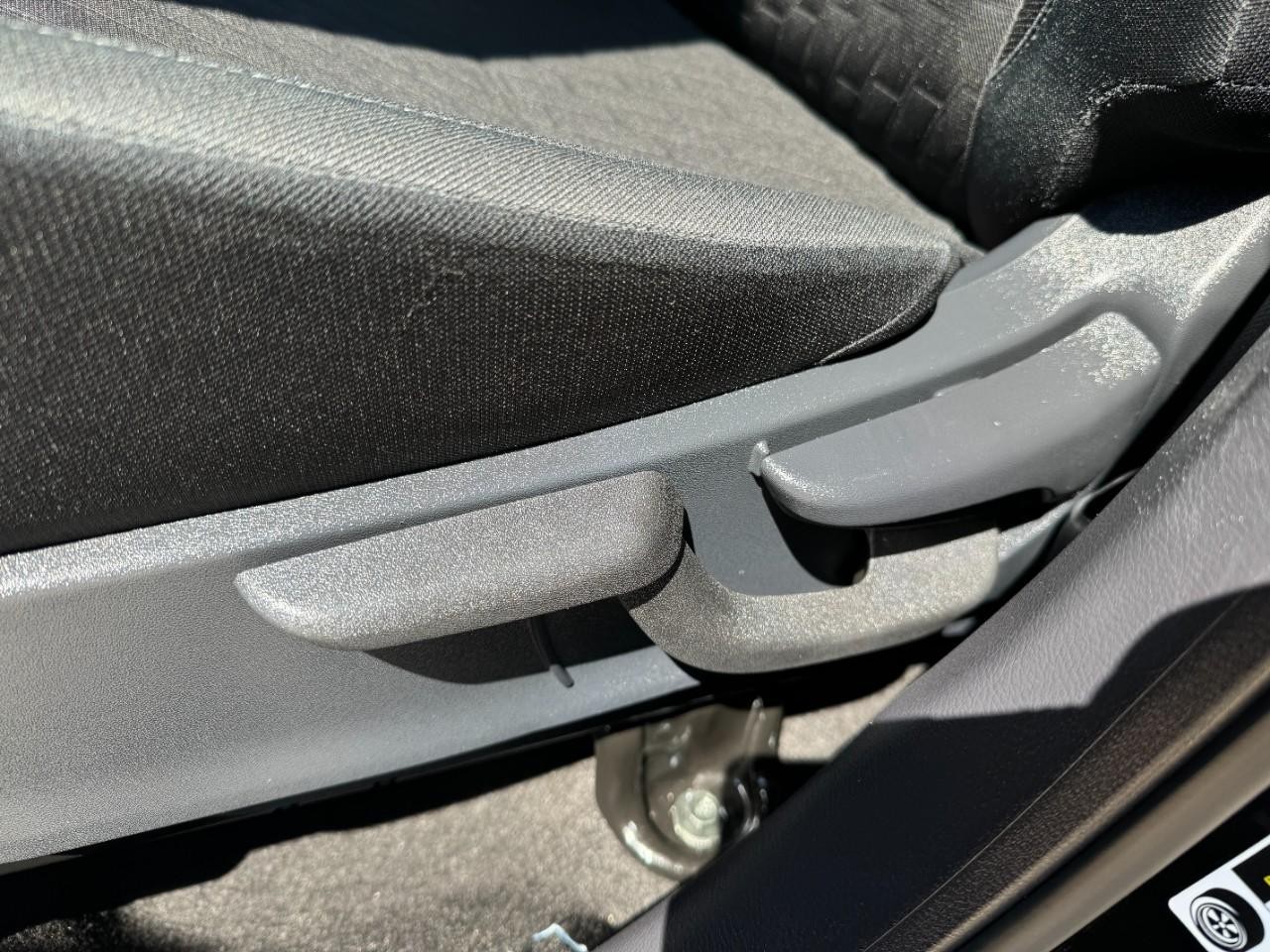 Nissan Kicks Vehicle Full-screen Gallery Image 24