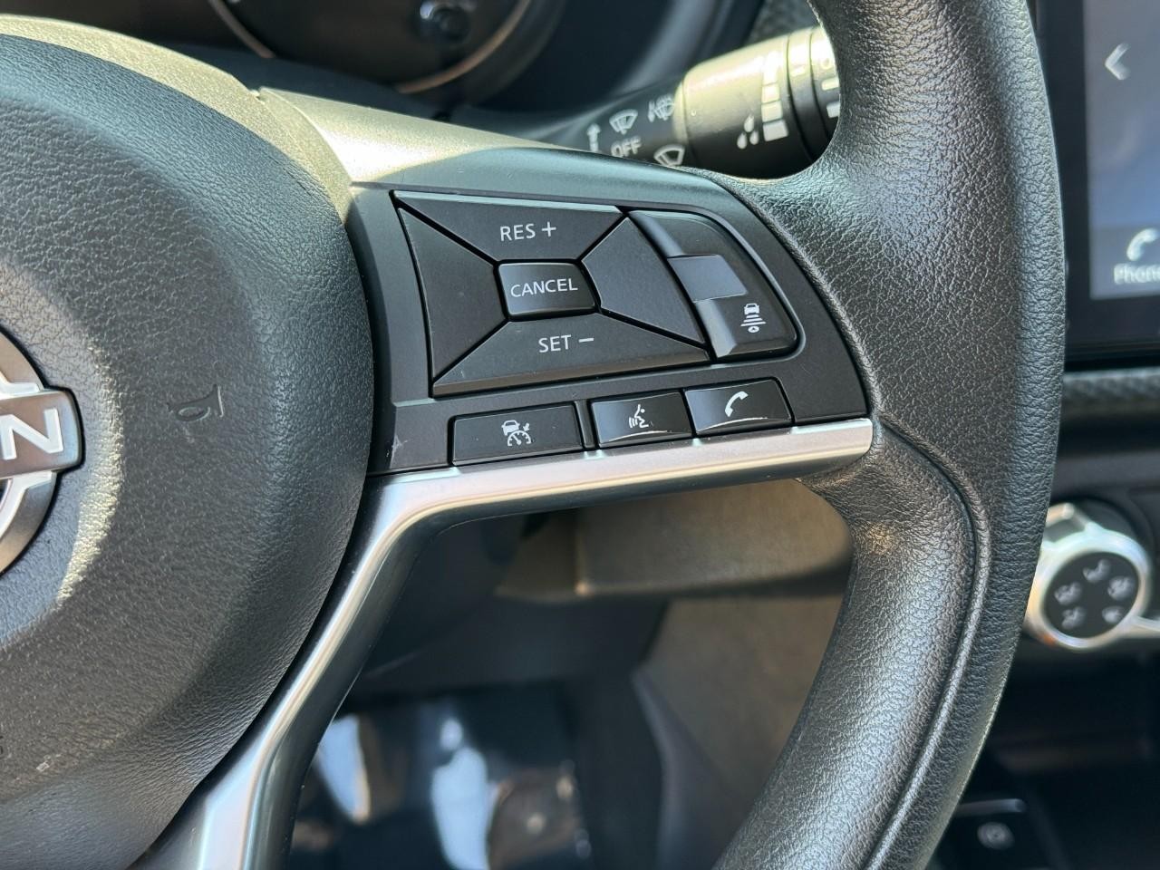 Nissan Kicks Vehicle Full-screen Gallery Image 27