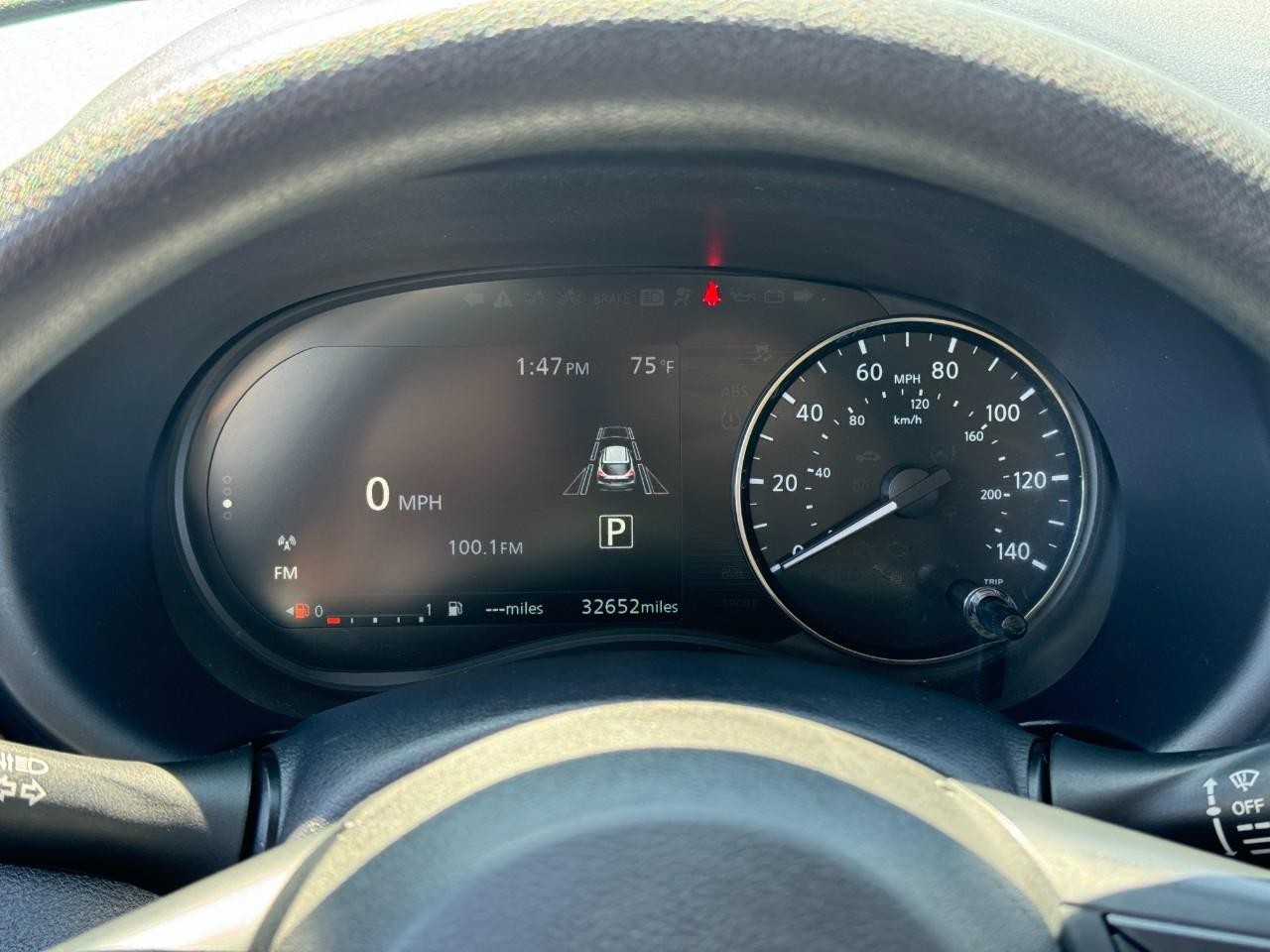 Nissan Kicks Vehicle Full-screen Gallery Image 28