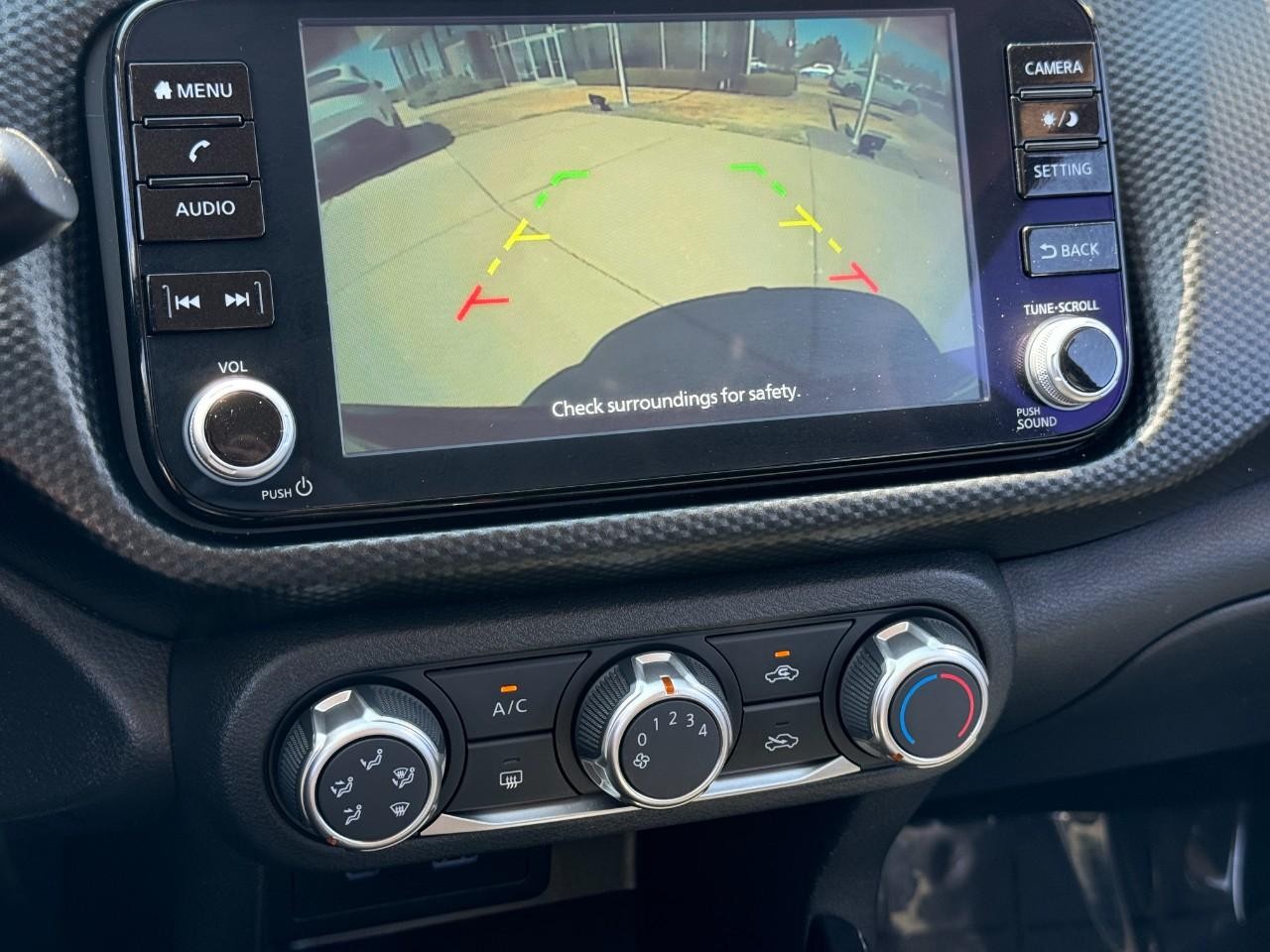 Nissan Kicks Vehicle Full-screen Gallery Image 29