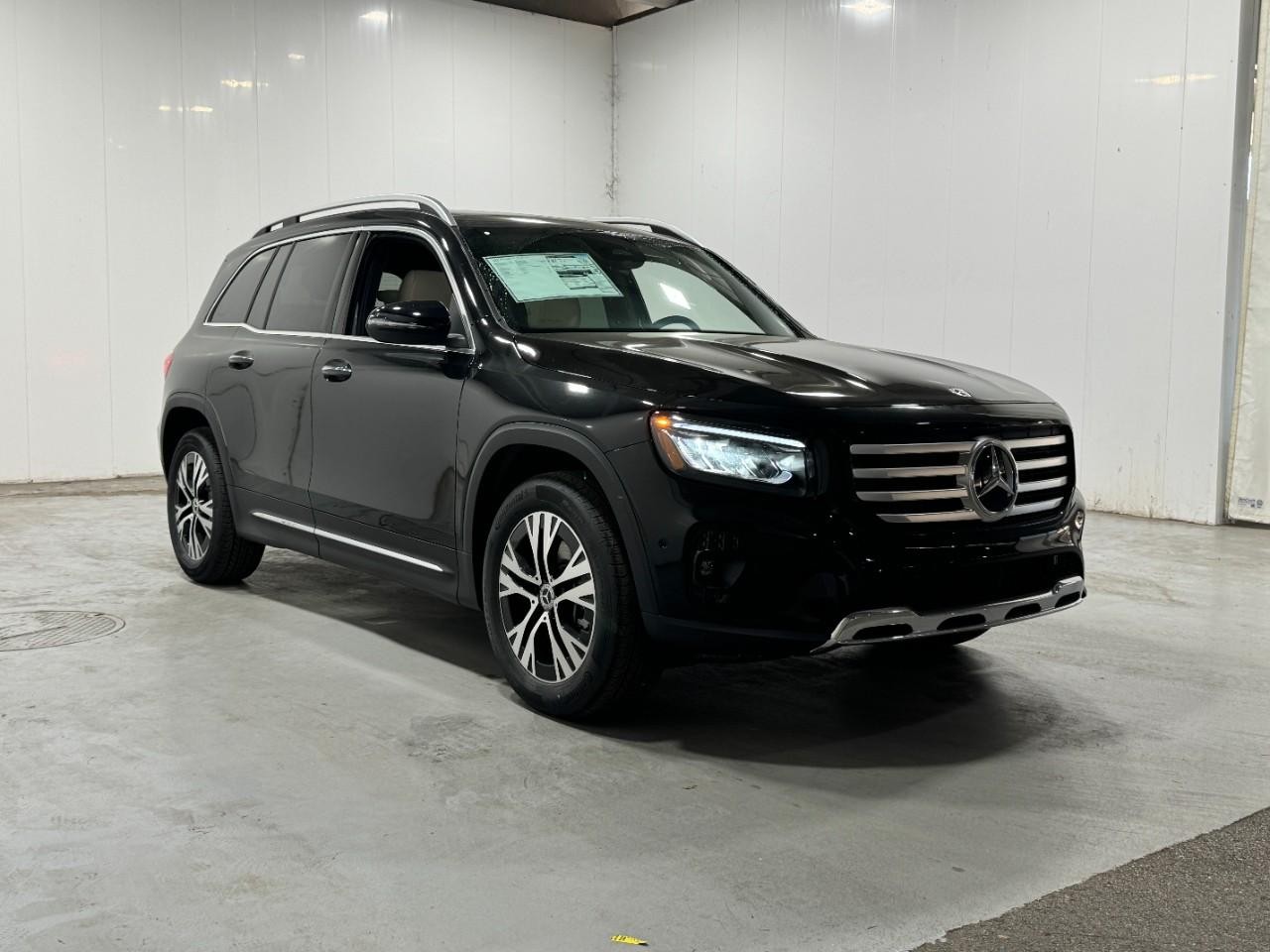 Mercedes-Benz GLB Vehicle Full-screen Gallery Image 6